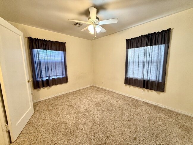 Building Photo - 709 11th Ave NW