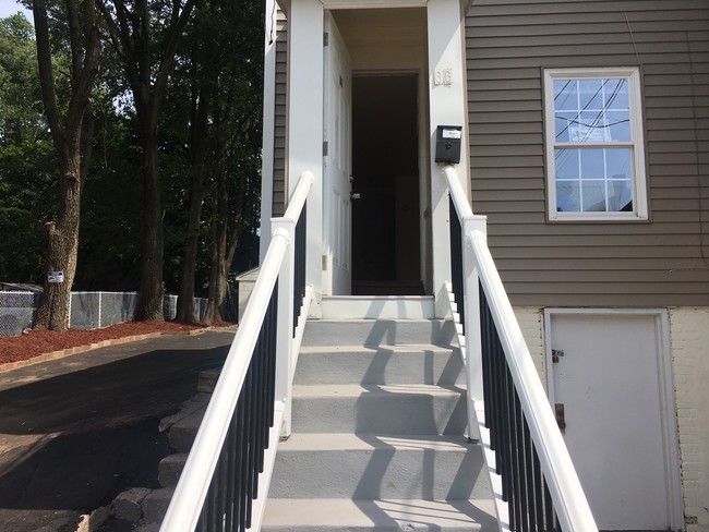 Building Photo - 86 Adeline St