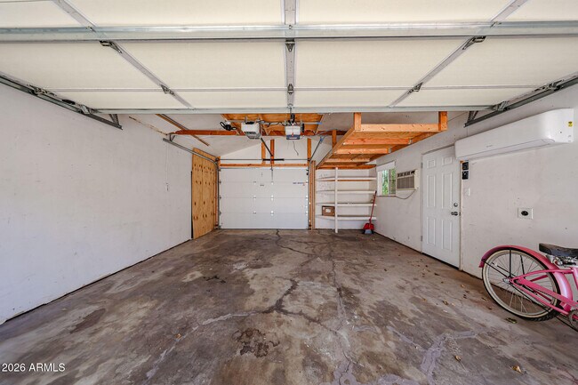 Building Photo - 1317 W Holly St