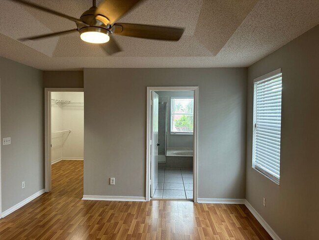 Building Photo - Single Family house in Silver Lakes - Pemb...