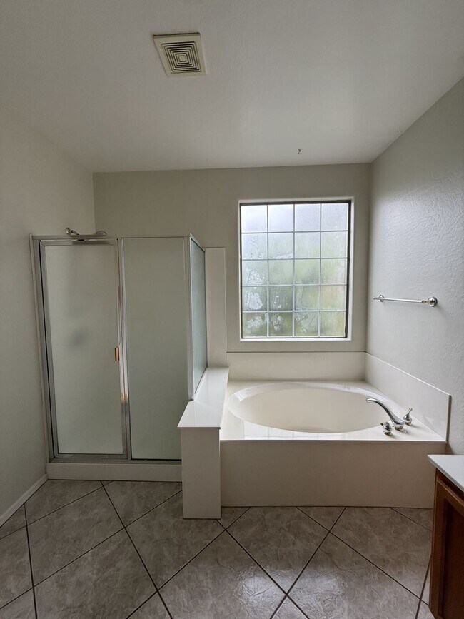 Building Photo - 4168 E Rainbow Dr