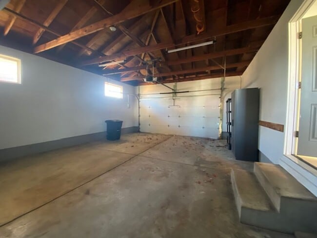 Building Photo - Welcome to this charming 3-bedroom, 1-bathroom home located in the heart of Springfield, OH+