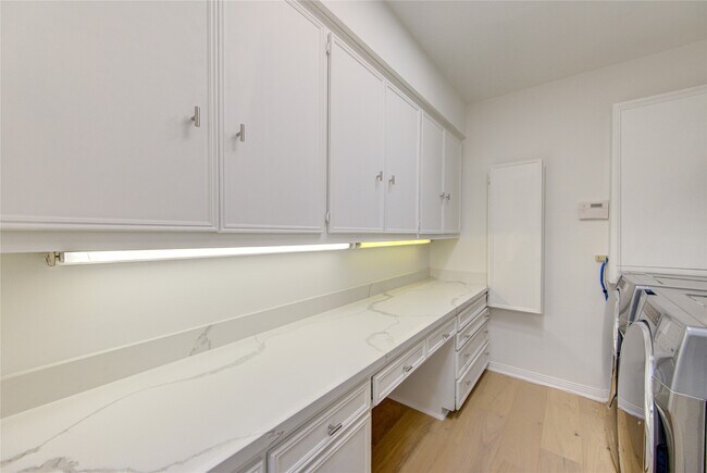 Building Photo - 50 Saddlebrook Ln