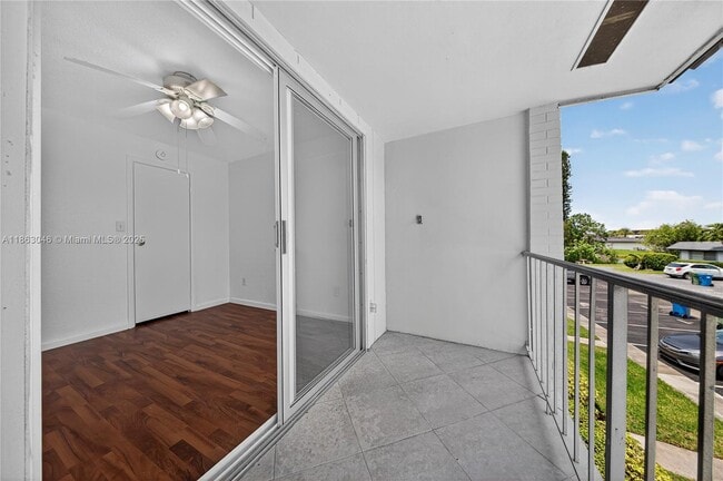 Building Photo - 301 Bonaventure Blvd