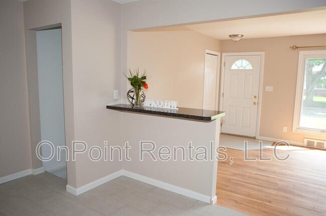 Building Photo - 331 Radcliff St