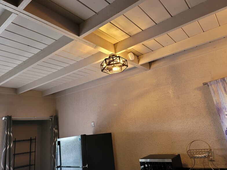 Building Photo - 5321 NE 29th St