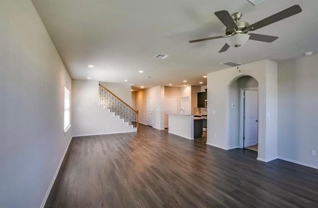Building Photo - 129 Goldfinch Dr