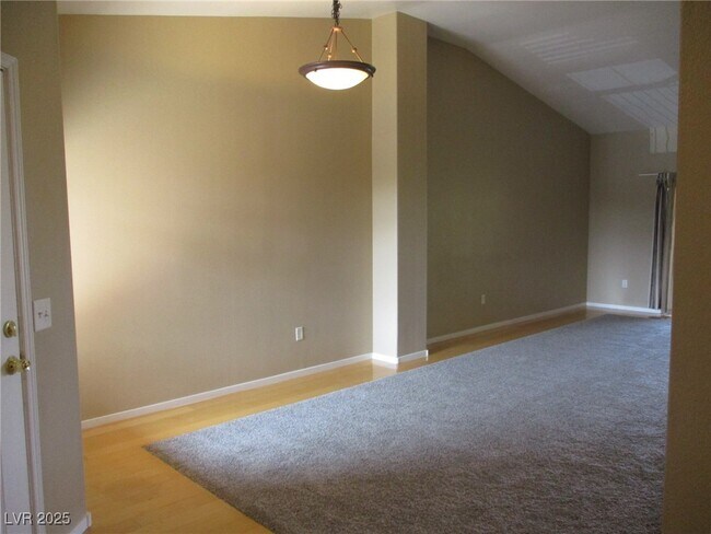 Building Photo - 1001 Domnus Ln