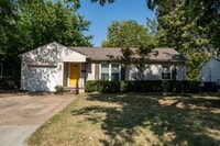 Building Photo - 3 Bed | 2 Bath in Midtown!