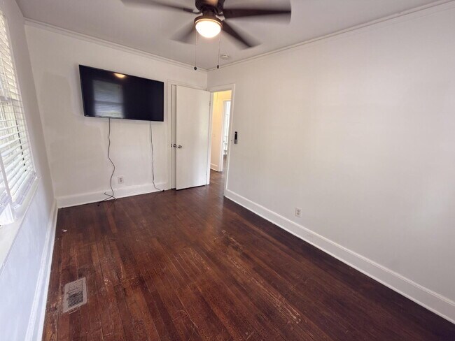 Building Photo - Updated 3BR Home Near USC + Solar Savings