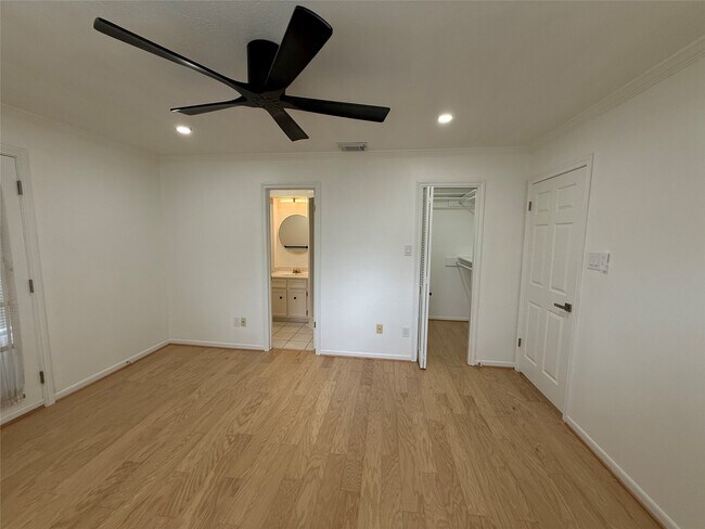 Building Photo - 25 Little John Ln