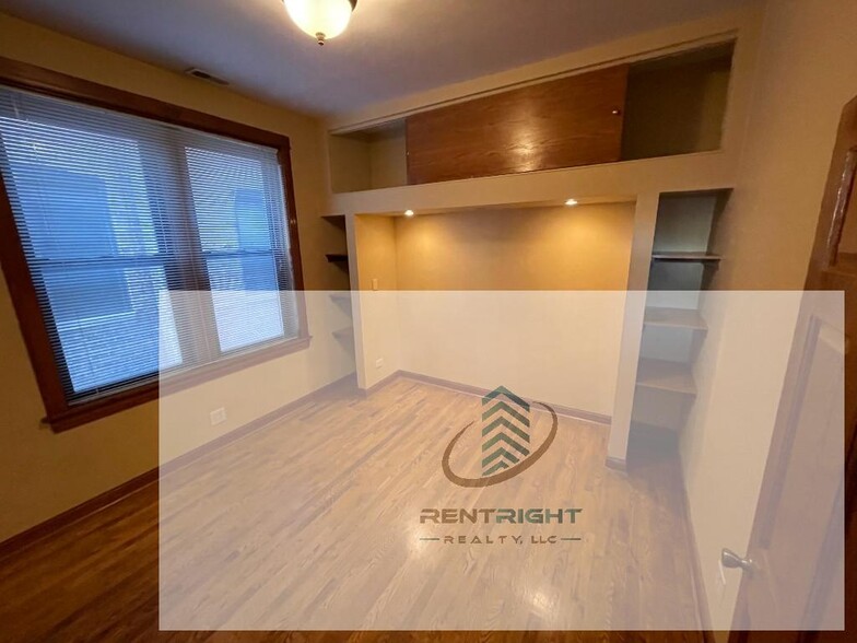 Building Photo - 1357 N Ashland Ave