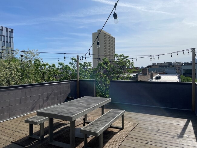 Rooftop View Facing East - 1085 N Marshfield Ave