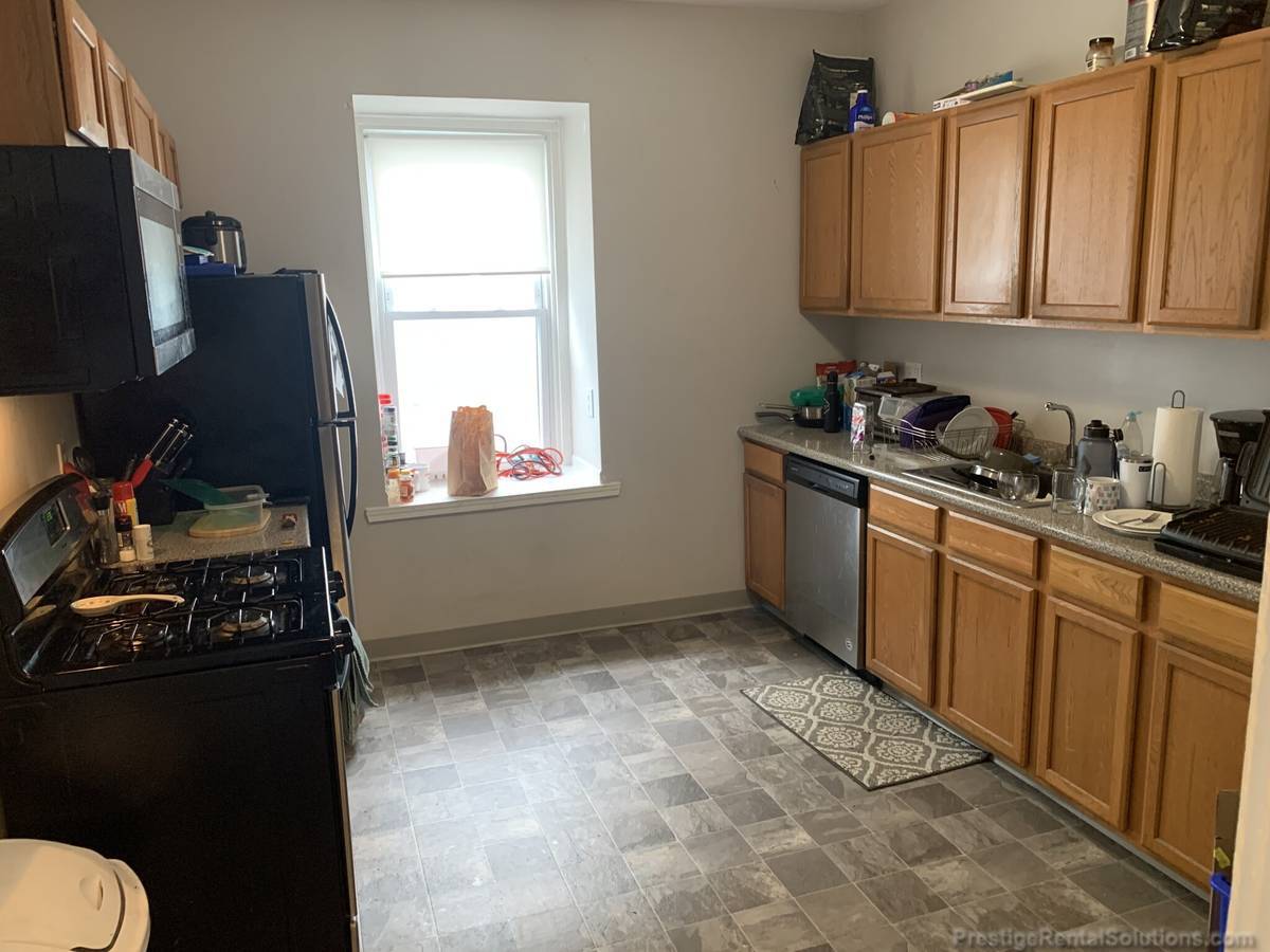 Building Photo - 172 Bigelow St