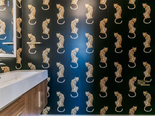 Building Photo - 605 N Idaho Ave