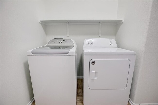 Building Photo - 6800 Sunderland Trail