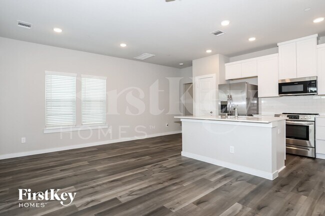 Building Photo - 333 N Centro Cir