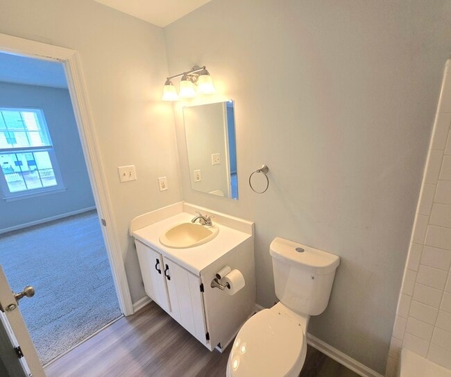 Building Photo - GORGEOUS TOWNHOME IN VIRGINIA BEACH