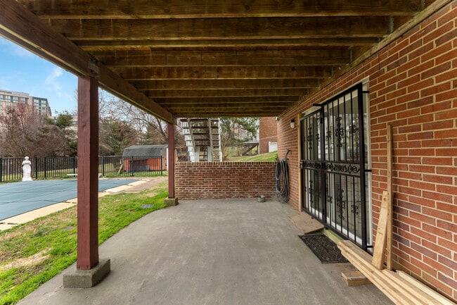 Building Photo - 529 Rosier Rd