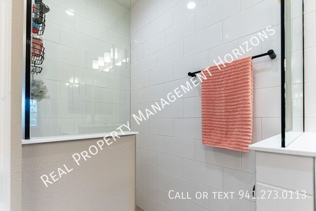 Building Photo - 2321 Blue Mahoe Ln