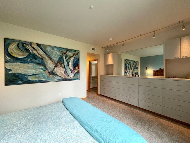 Building Photo - Gorgeous Furnished Pearl District Condo - ...