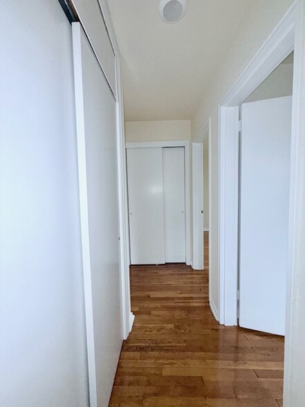 Building Photo - 403 Park Ave