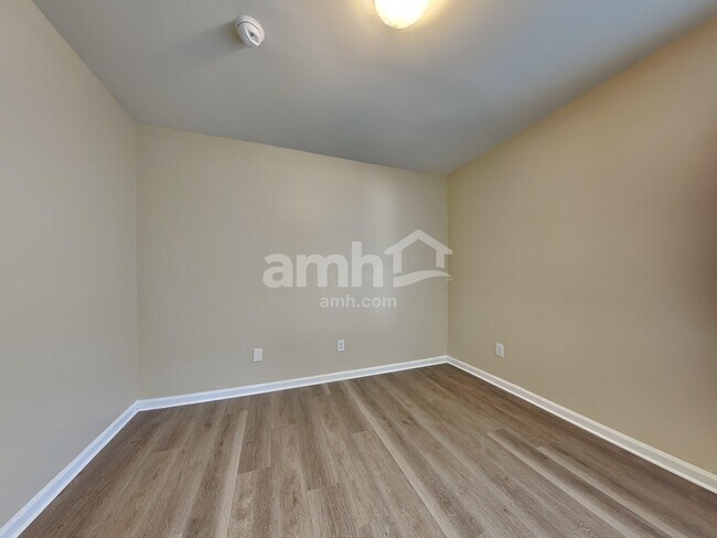 Building Photo - 6216 Roseway Ct