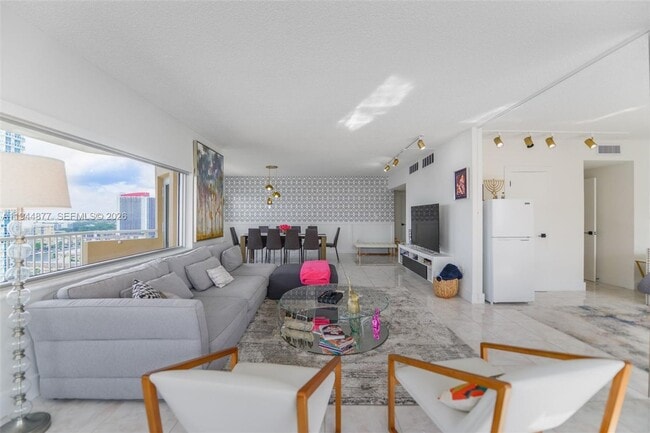 Building Photo - 1950 S Ocean Dr