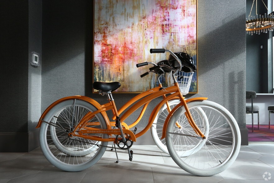 Interior Photo - 611 Shepherd