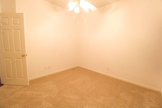 Building Photo - 121 Antler Cir