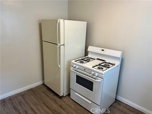 Building Photo - 405 Avenida Victoria