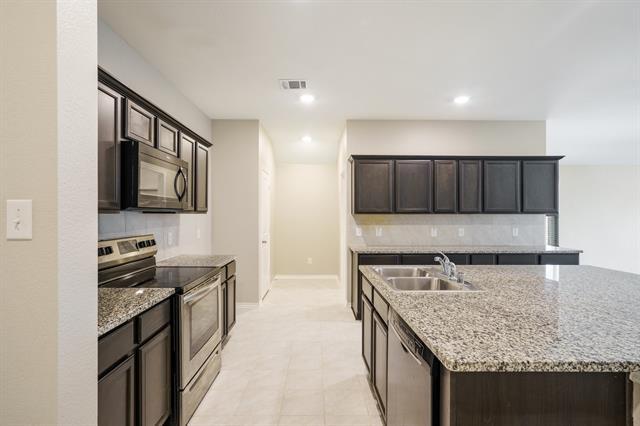 Building Photo - 806 Meadow Wood Ln