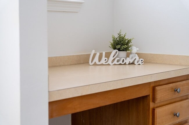 Building Photo - Beautiful 1 Bed 1 Bath with 1 car garage c...