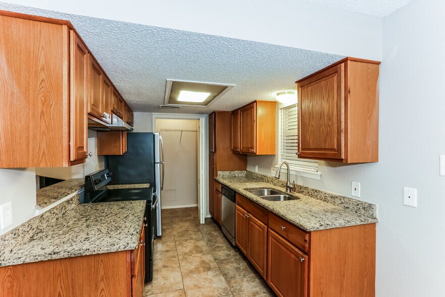 Building Photo - 230 Lemon Dr