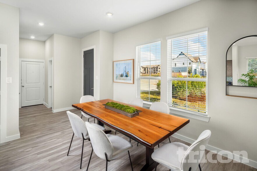 Building Photo - 9835 Willow Creek Commerce Dr