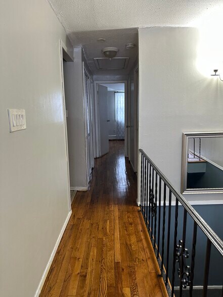 Building Photo - 18637 140th Ave