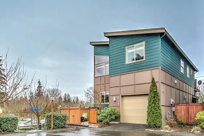 Primary Photo - Stylish & Updated Home – 3BR/205BA, AC, Ne...