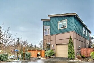 Building Photo - Stylish & Updated Home – 3BR/205BA, AC, Ne...