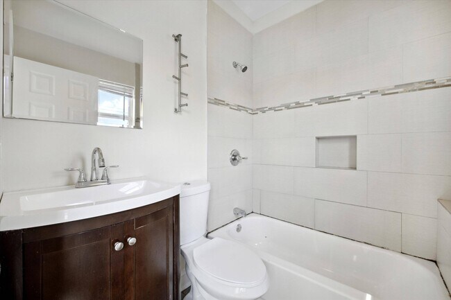 Building Photo - 2001 N Cleveland St