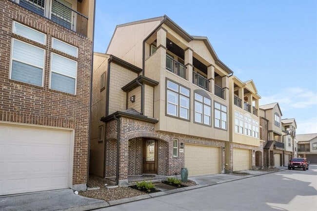 Building Photo - 11025 Upland Forest Dr