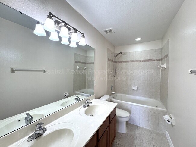 Building Photo - 10036 Moorshire Cir
