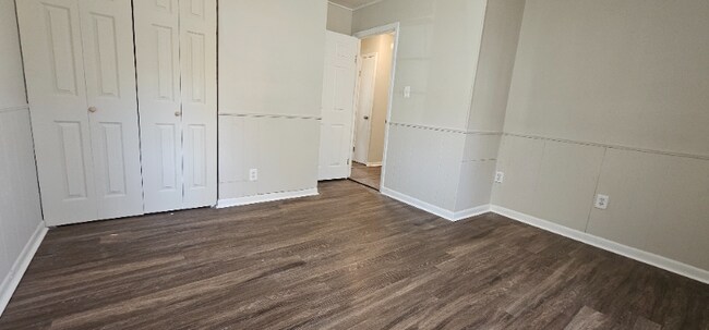 Building Photo - 4223 Kenosha Rd