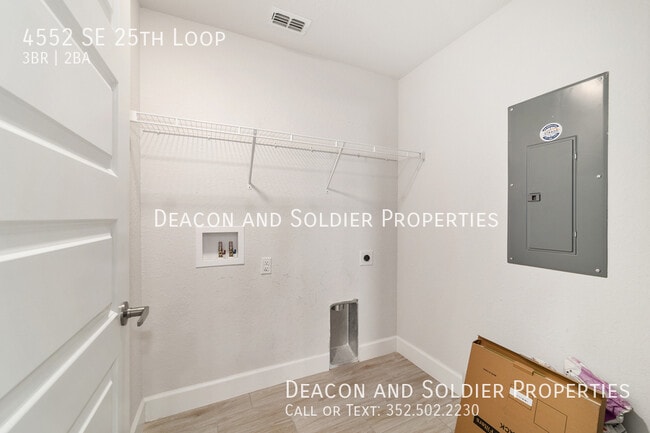 Building Photo - 4552 SE 25th Loop