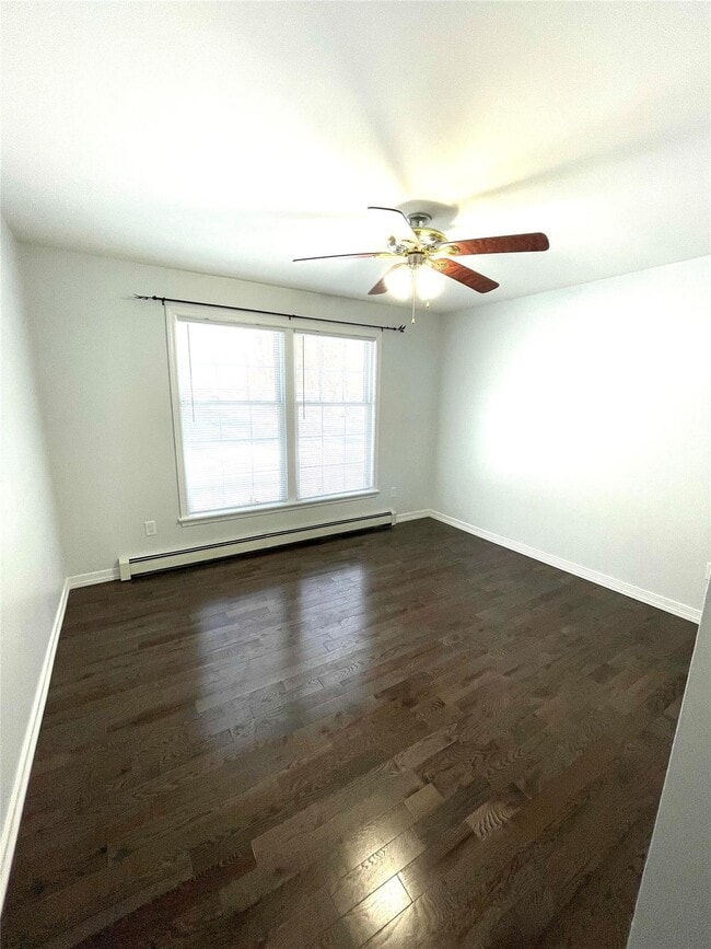 Building Photo - 26 Sallys Ln