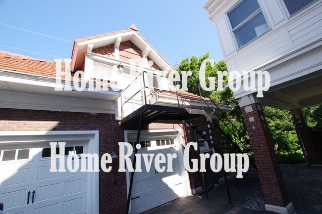 Hyde Park Carriage House 1 BR 1 BA - Hyde Park Carriage House 1  BR 1 BA