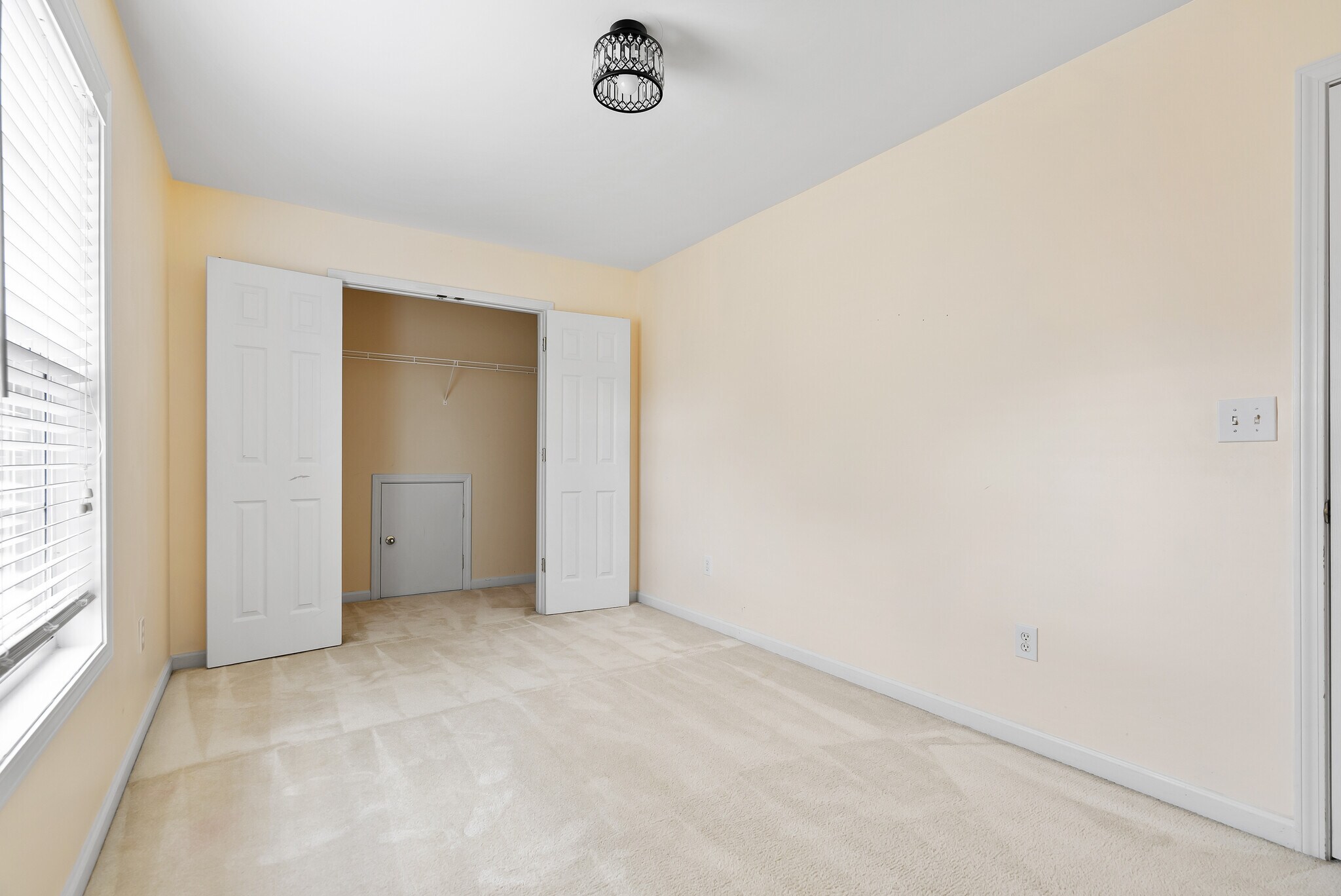 Building Photo - 847 Edgeley Ln