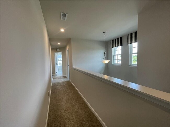 Building Photo - 105 Marchmont Dr