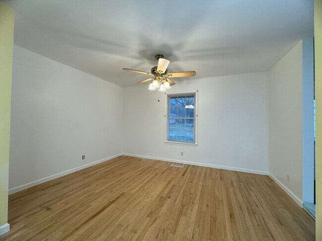 Building Photo - 311 Carver Ln