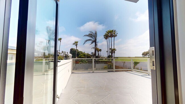 Building Photo - Gorgeous Fully Remodeled 5 Bedroom Home wi...