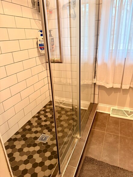 Building Photo - 5200 Skyline Dr